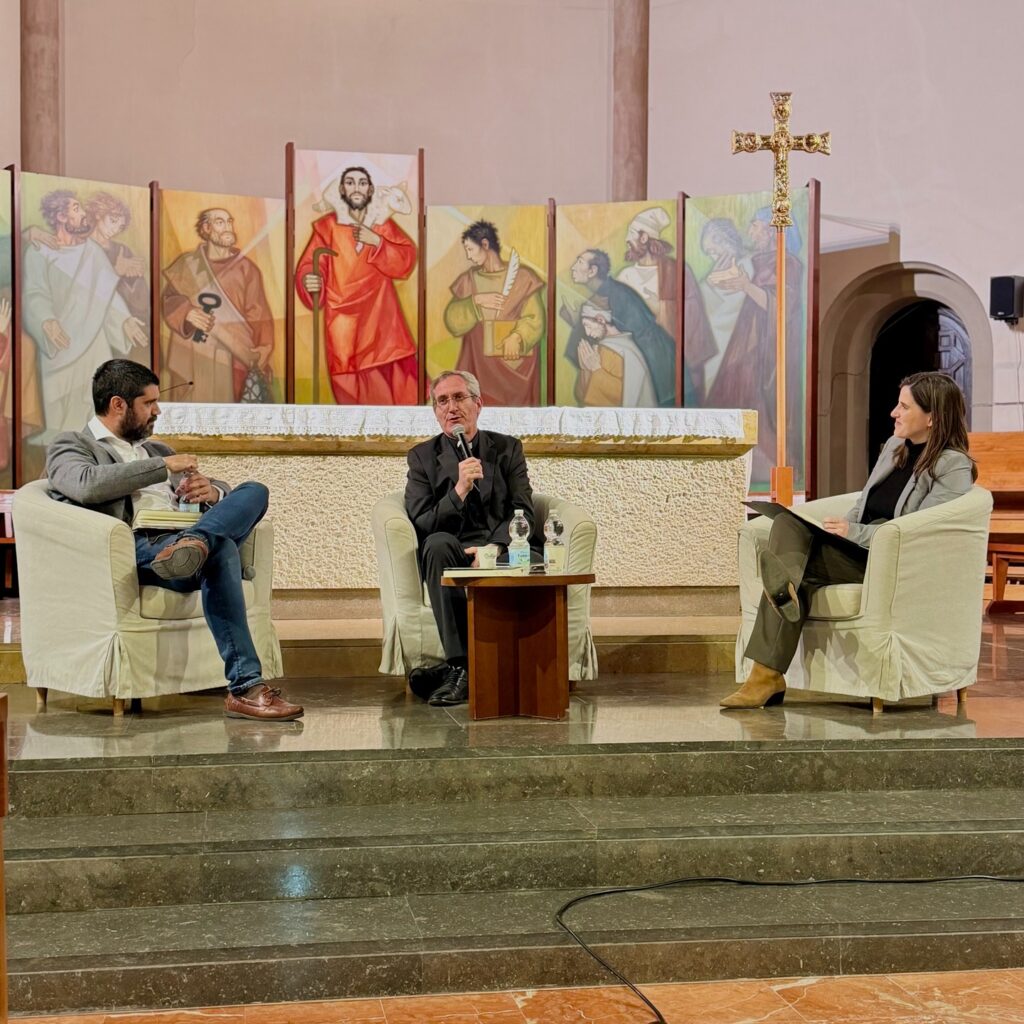 The two speakers and the moderator during the conversation in the presbytery of the church
